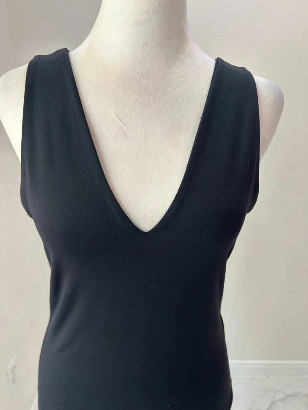 Abercrombie & Fitch V-Neck Black Sleeveless Bodysuit, Size M - Picture 4 of 6